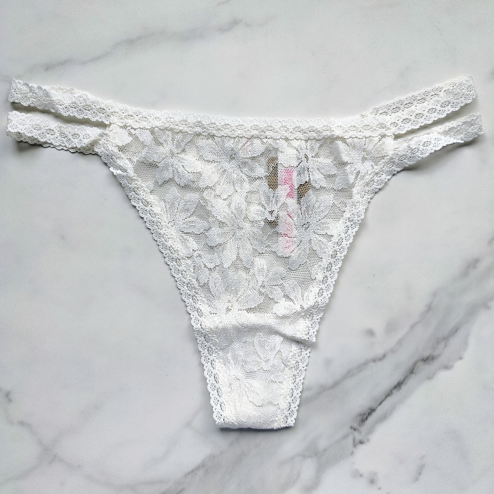 NWT PINK VICTORIA'S SECRET CLASSIC LACE STRAPPY THONG PANTY IN COCONUT WHITE MED